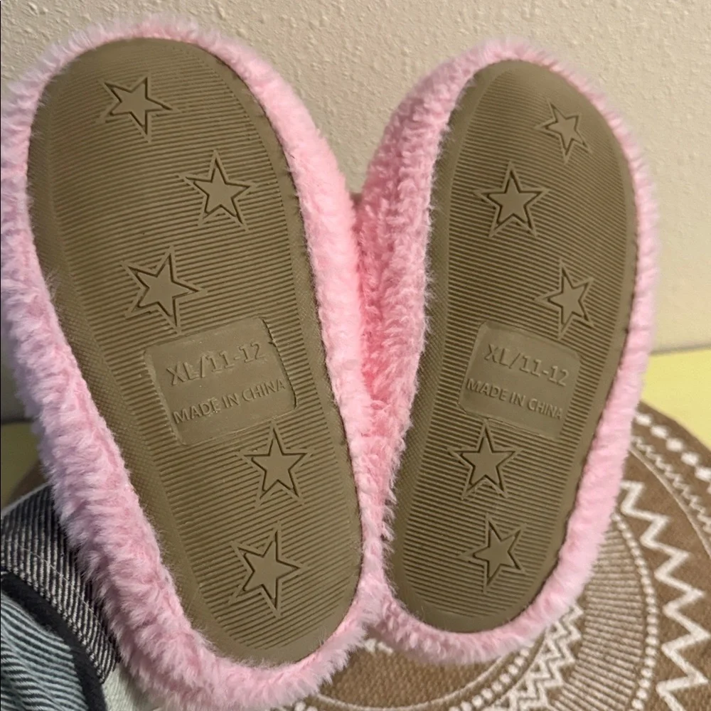 $5 bundled - Kids 11/12 Cute Pink Fuzzy Slippers with Heart Design